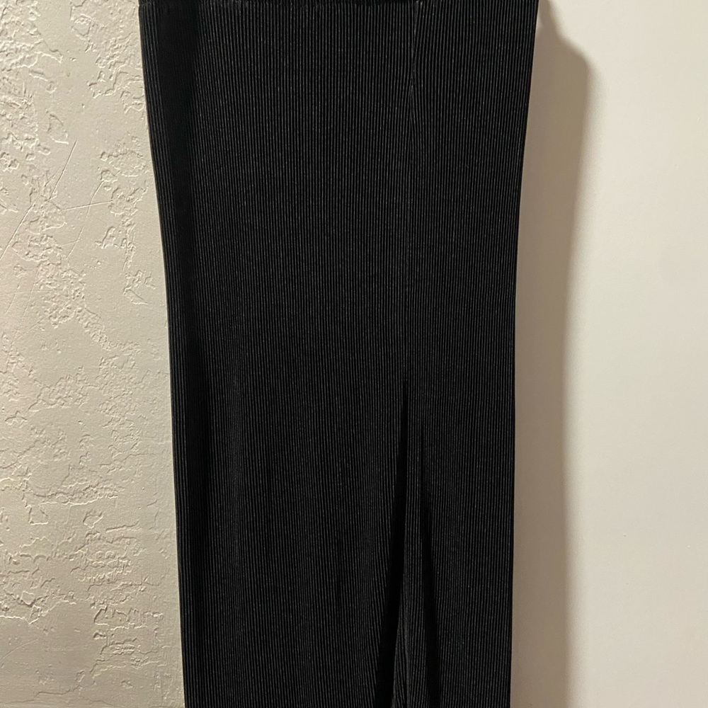 Elegant Black Ribbed Skirt